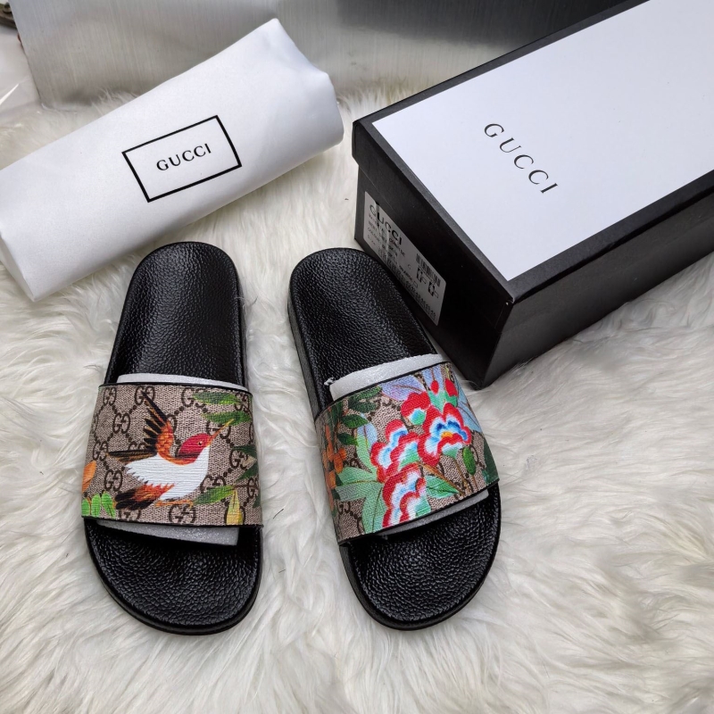 G*u*i slippers